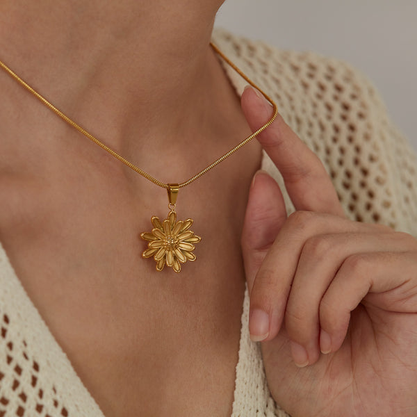 Women's Titanium Stainless Steel Flower Pendant Necklace – Gold-Plated Chain – Hypoallergenic & Tarnish Resistant-Women's Necklace-SunnyHouse Jewelry